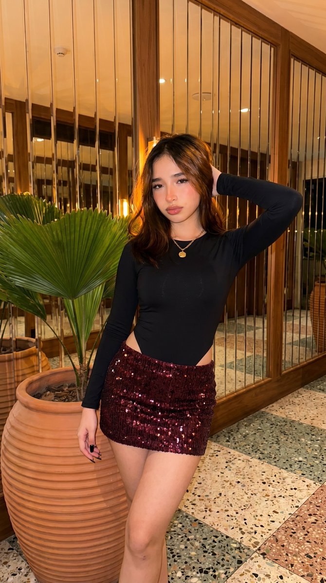 High-Fidelity Fashion Photography Prompt example image