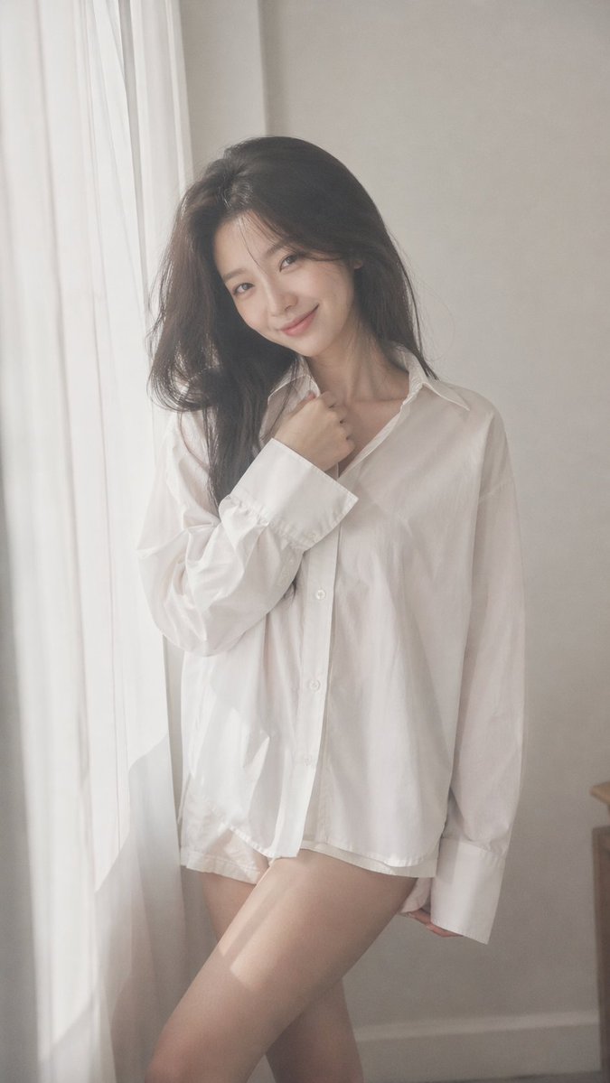 Soft Black Mist Idol Portrait example image